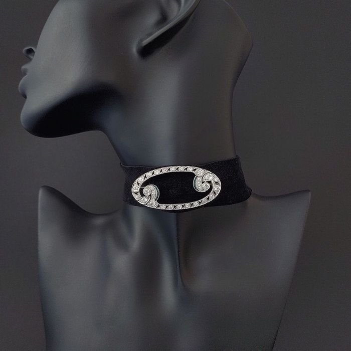 brosa Art Deco cca 1930, platina, smaralde, diamante 2.88 ct, certif.