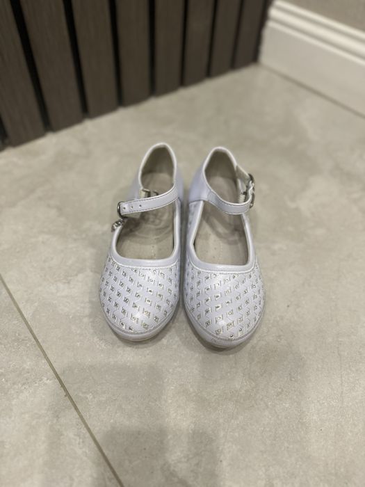 Туфли на девочку 4-6 лет