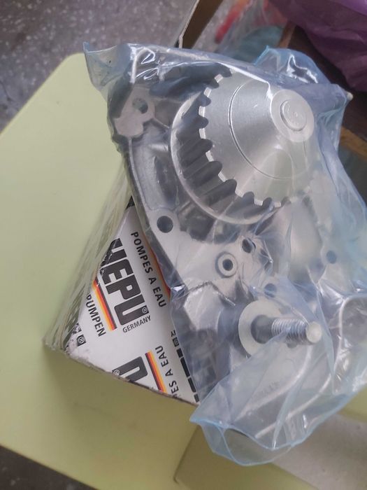 Pompa de apa marca Hepu cod P931 Renault (rezerva pt Dacia Solenza)