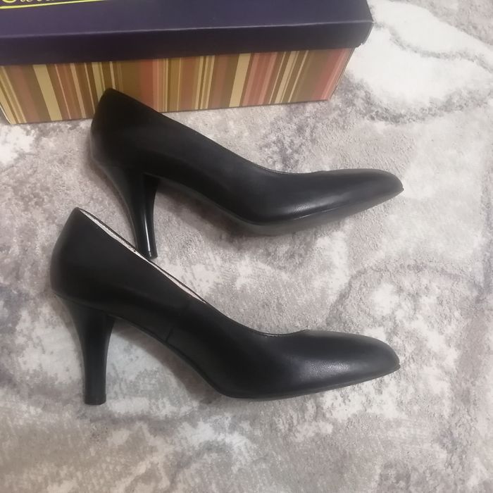 Продам женские  туфли