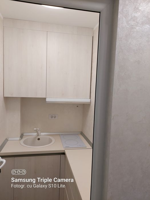 Proprietar închiriez apartament o camera decomandat  lux