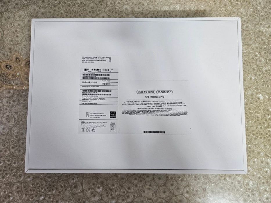 MacBook Pro M2 13 dyum space gray (8GB/256GB) full box soltiladi