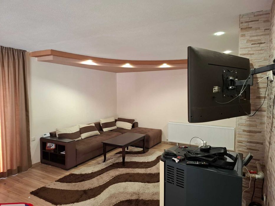 Очарователна, напълно обзаведена къща за продажба с три спални.