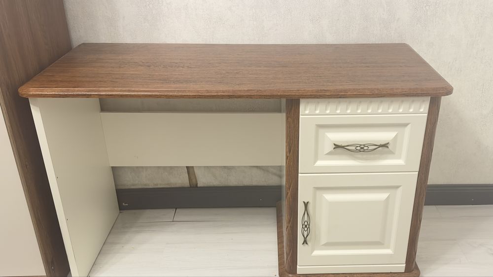 Продам стол для школьника