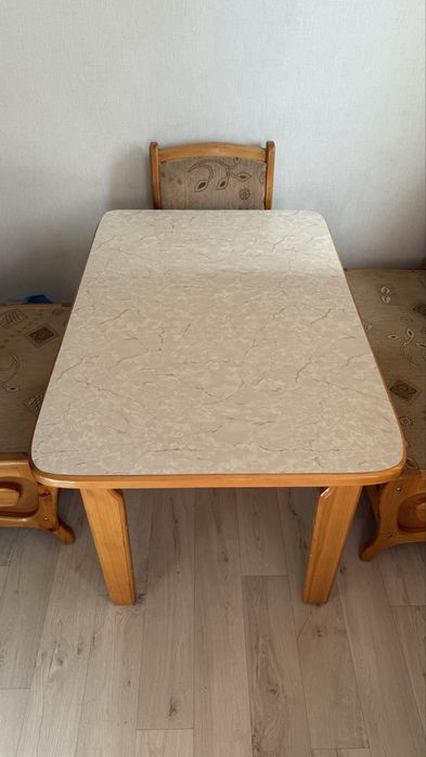 Продается обеденный комплект. Ovqatlanish uchun to'plam sotiladi.