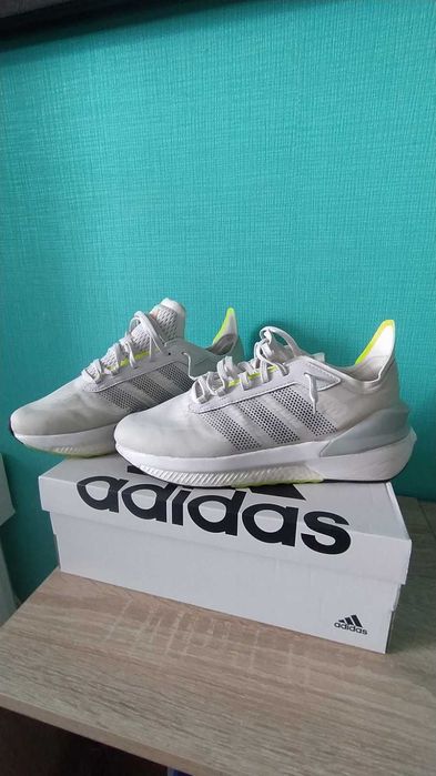 Малко носени маратонки Adidas