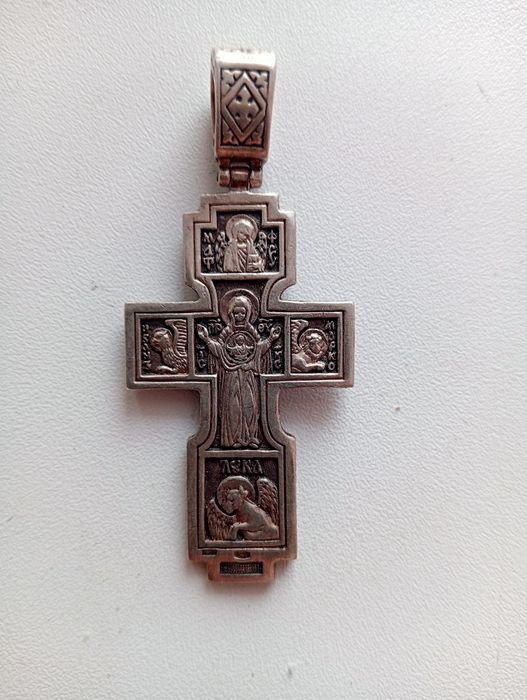 Продам серебрянный крест .