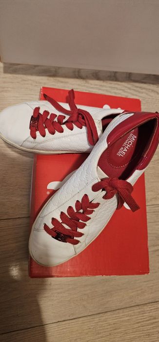 Маратонки M Cors