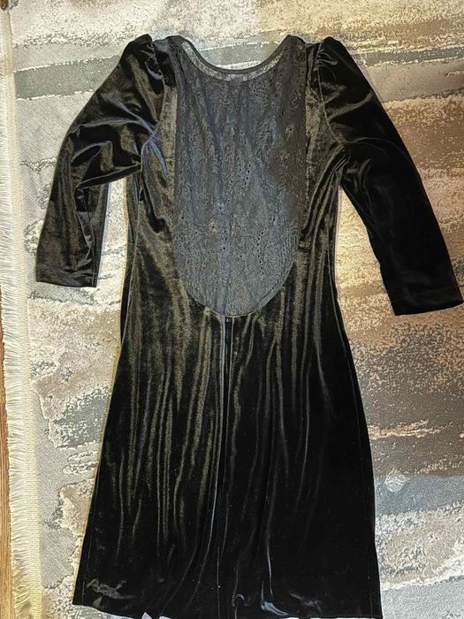 Zara плюшена рокля с дантелен гръб