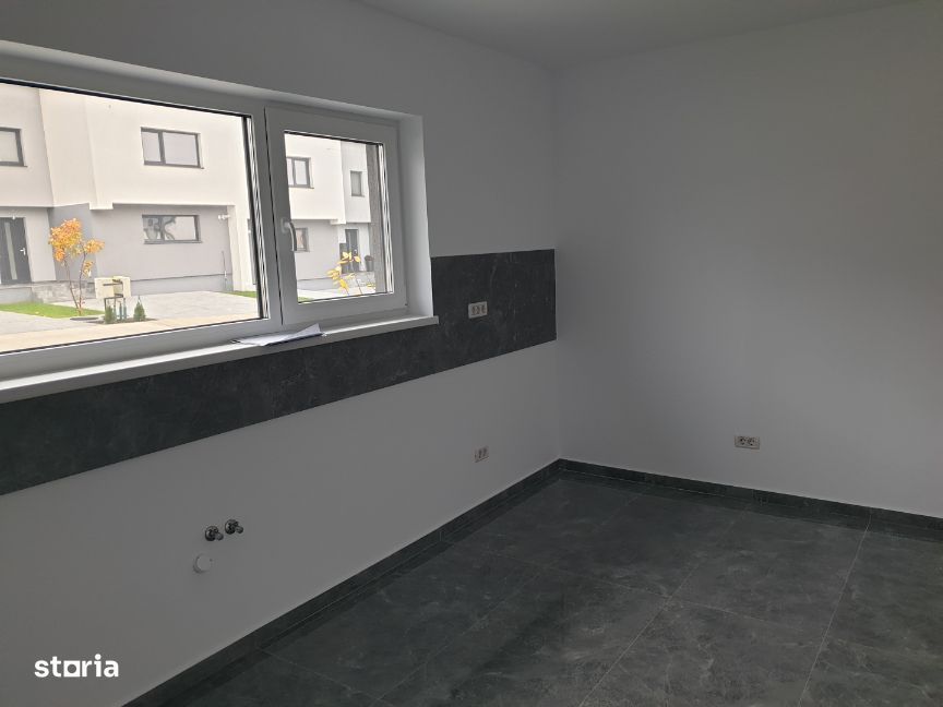 IASI - Valea Lupului - Casa cu 5 camere parter + etaj - INTABULATA
