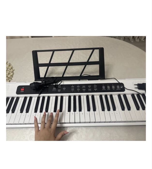 Продается синтезатор