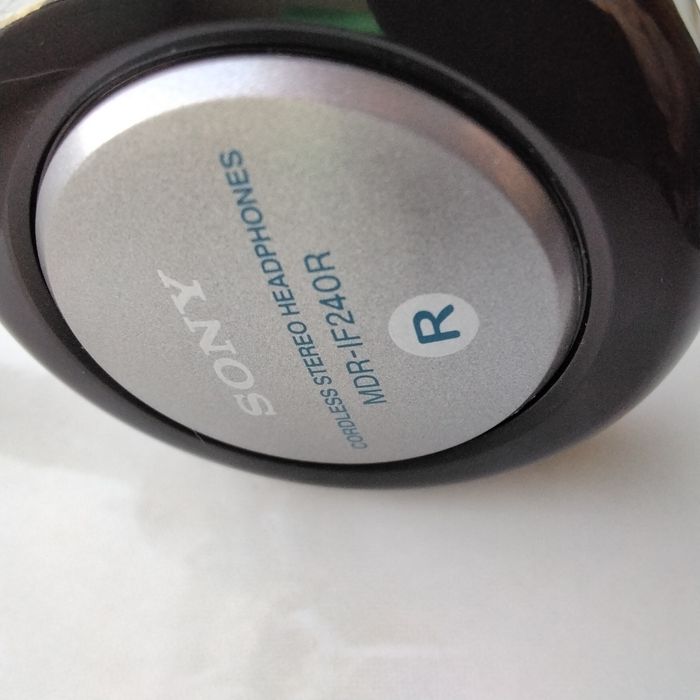 Sistem de căști stereo fără fir Sony TMR-IF240R baza incarcare,adaptor