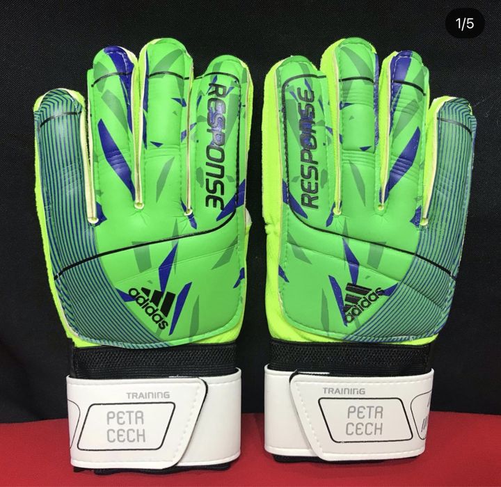 Вратарьские перчатки