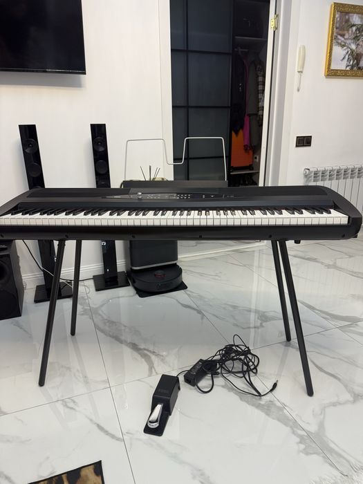 Продам цифровое пианино Korg SP-280