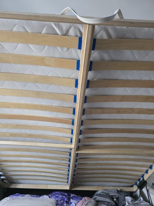 Pat cu saltea si comode cu led