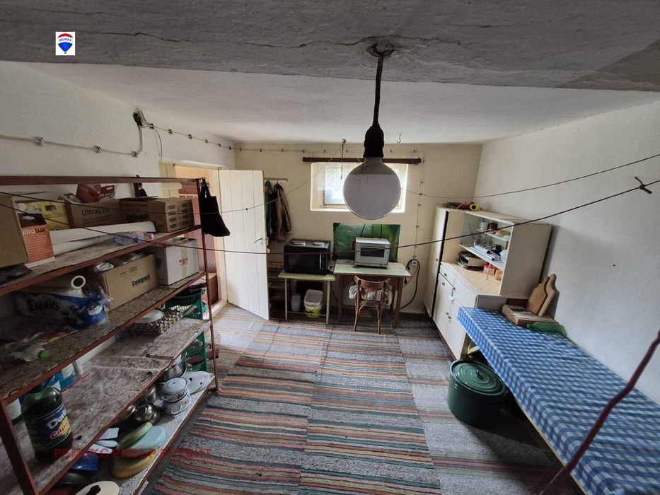 Селска къща с голям двор в с. Караманово