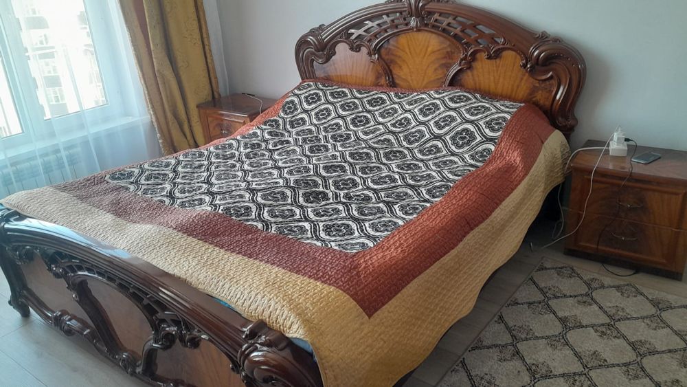 Продам спальный гарнитур с матрасом