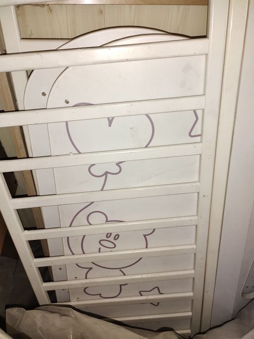 Детская кровать даром.