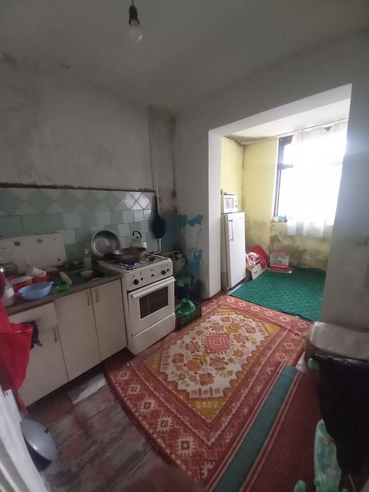 Sotiladi 2 xona 2 mikrorayon 1 etaj