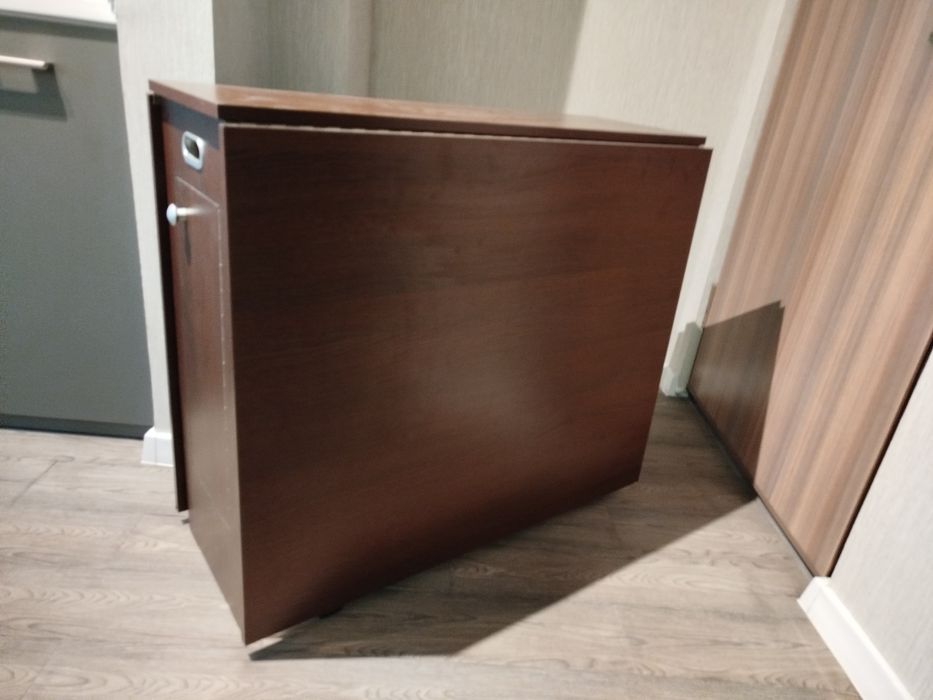 Masa extensibila cu scaune tapitate