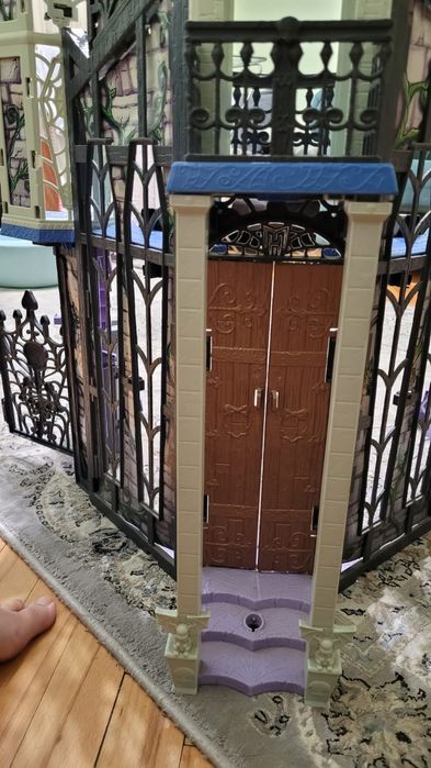 Школа Монстров Дэдлюкс