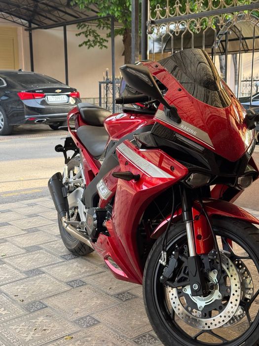 На продаже Ymaha R 1