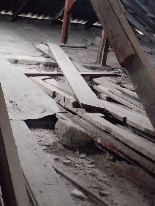 Старые доски железные шифер бочка и много других вещей продаётся