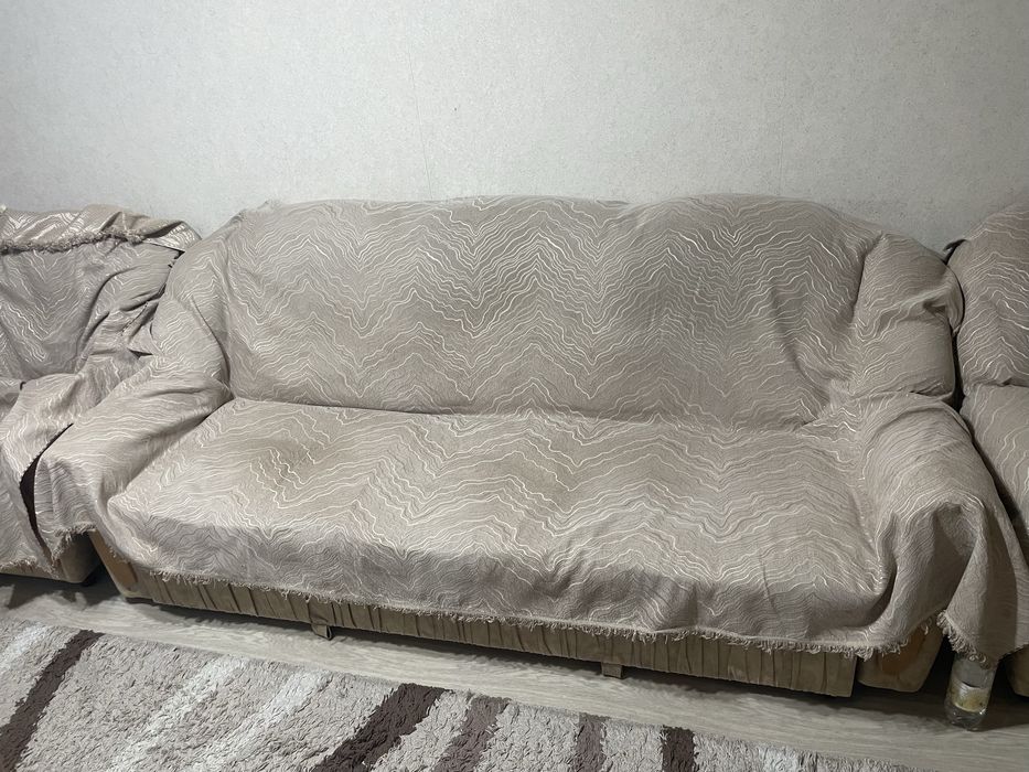 Продам диван и два кресла