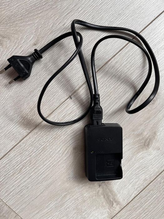 Сьемнрн зарядное устройство Sony