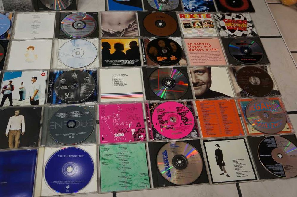 Оригинални използвани компакт дискове