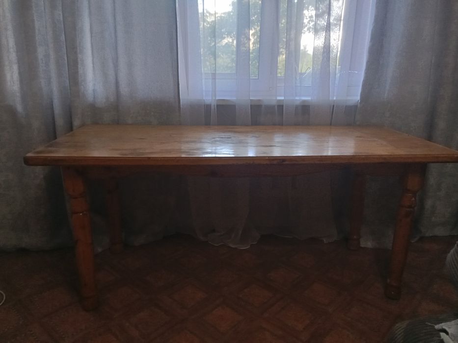 Продам стол в хорошем состояний