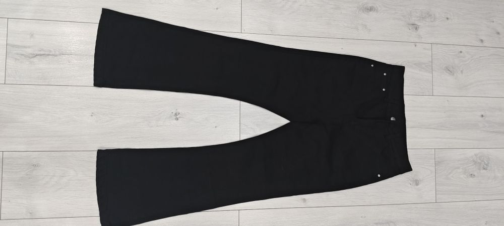 Черные узкие джинсы