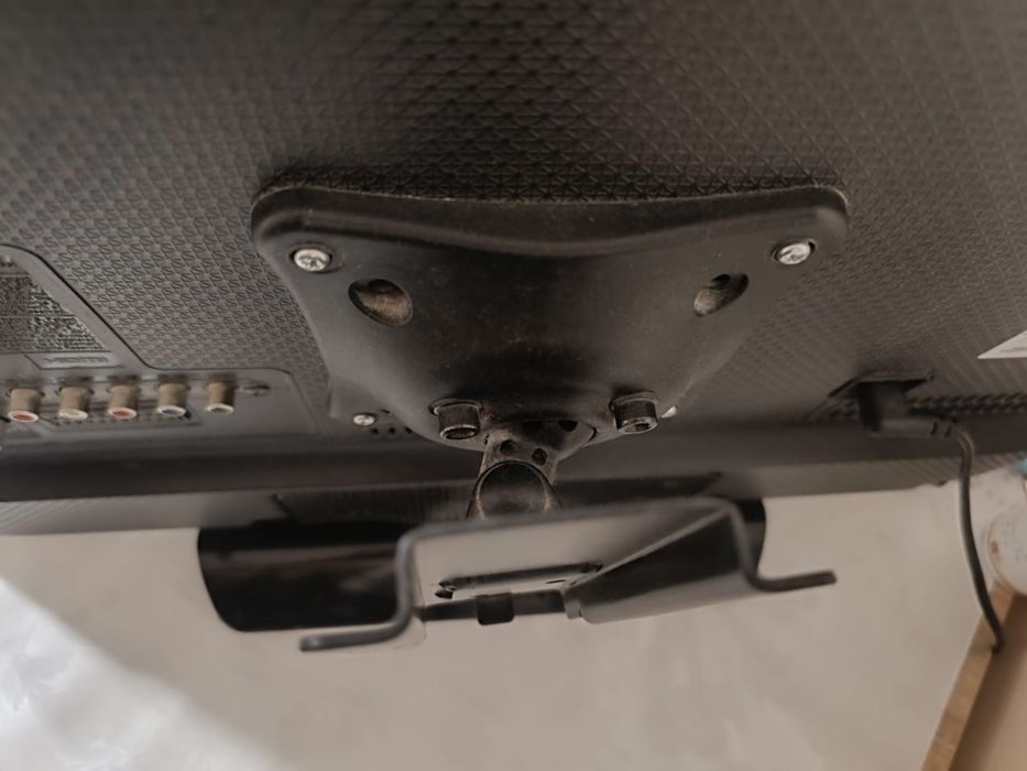 Настенное крепление для ЖК- телевизоров