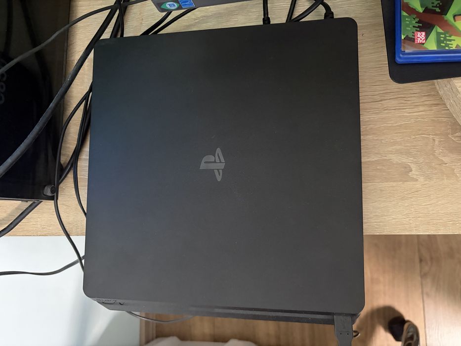Playstation 4 slim (ps4 slim)