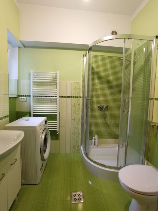Închiriez apartament cu 1 cameră, pentru 1-2 persoane, nefumători, fără animale de companie (zona Univesalului)