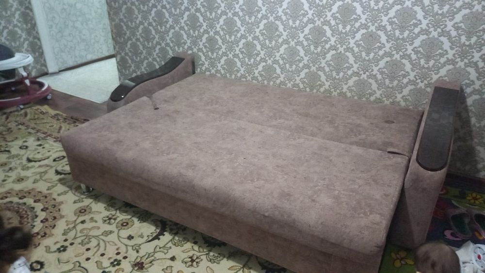 Продаётся диван в хорошем состоянии