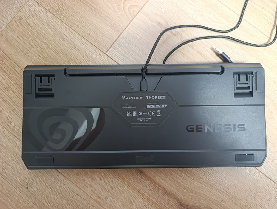 Tastatura mecanică Genesis