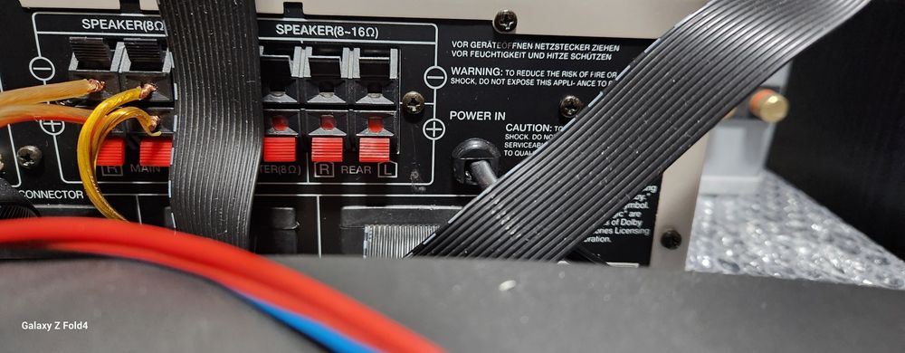 Sistem Universum complet cu sateliți Surround și telecomandă