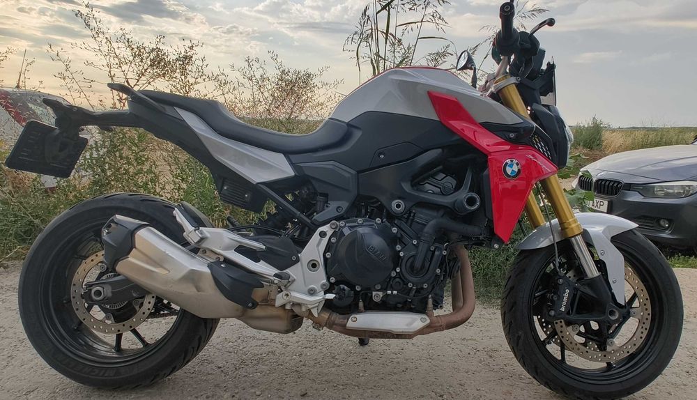 Motocicleta Naked BMW F900R  2021