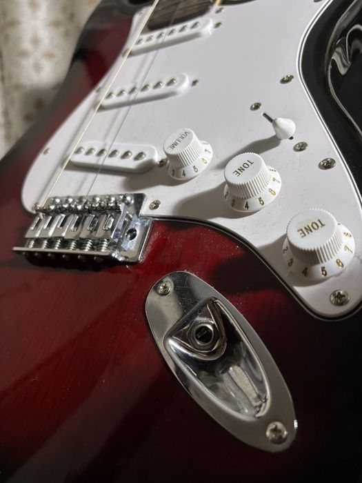 Продам электрогитару stratocaster Homage