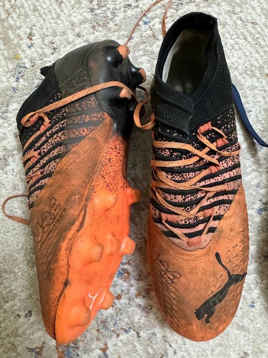 Продам футбольные бутсы