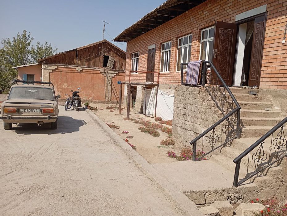 Uy sotiladi 13 sotix