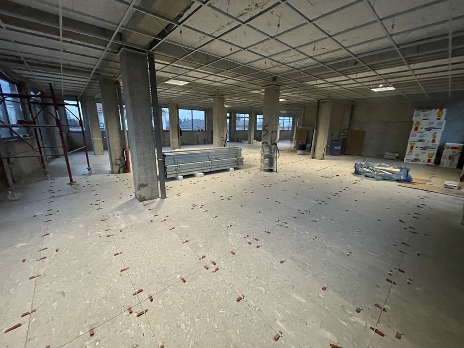 Spatii comerciale cu parcare privata