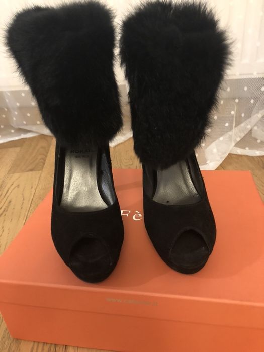 Ghete piele intoarsa cu blana si decupate in fata, nr.36