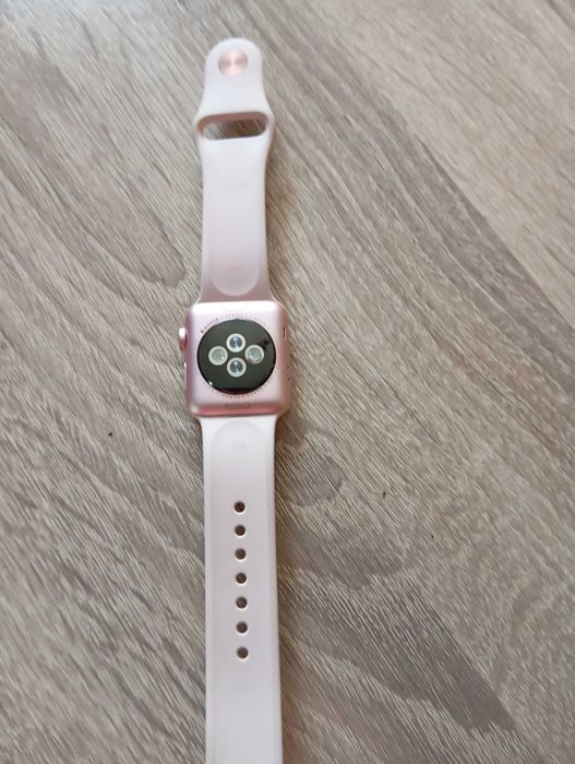 Смарт часовник Apple
