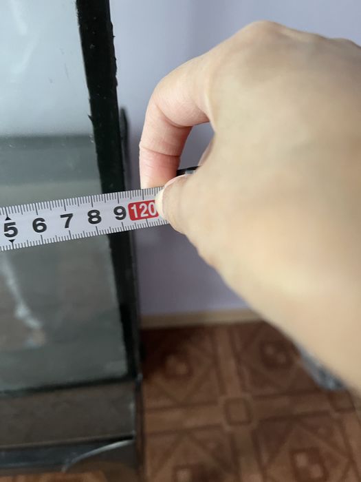 Аквариум вместе с мощной подставкой.