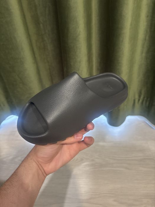 Papuci yeezy slides