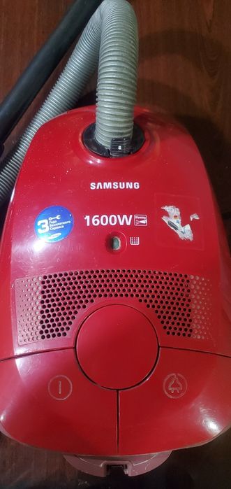 Продаётся пылесос 1800w slmsung