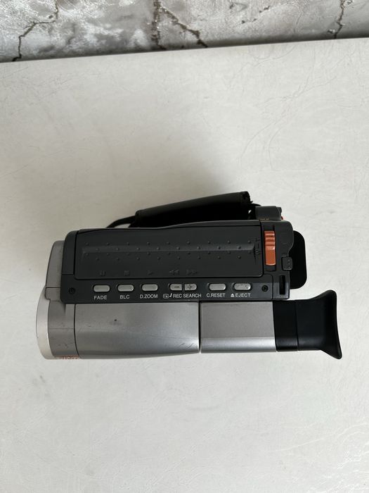 Canon V500 8mm Video Camcorder
