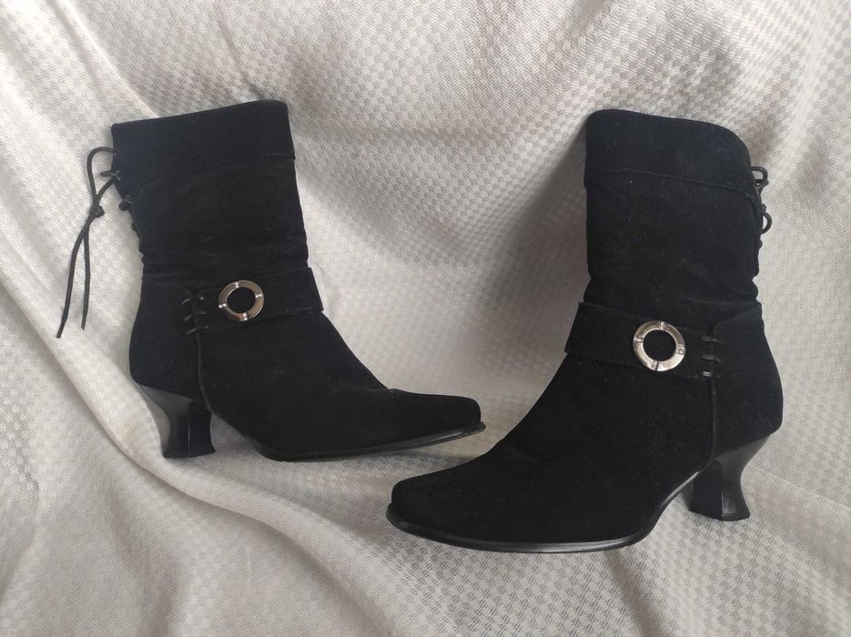 Дамски боти с нисък ток